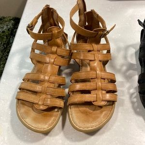 Born Size 8 gladiator sandals Tan